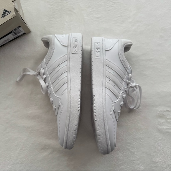 Adidas Hoops 3.0 White Sneakers in Size 7 New In Box - Picture 2 of 7